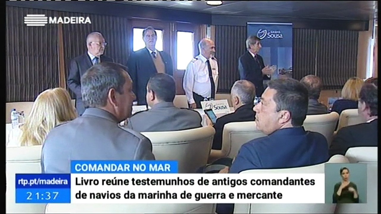 Apresentação do Livro Comandar no Mar feito a bordo do navio Lobo Marinho