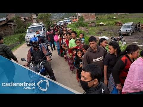 Malestos nepalíes por la lenta ayuda a afectados por sismo