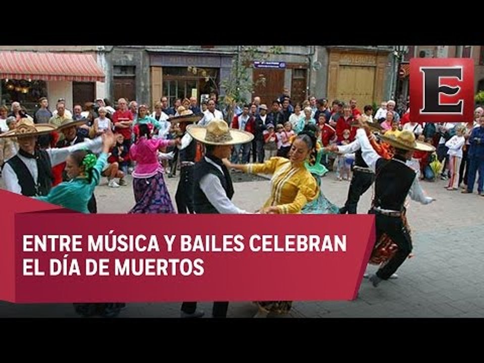 Calle de París se viste de México para celebrar el Día de Muertos