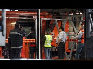 Chocan vagones del Metro en estación Oceanía