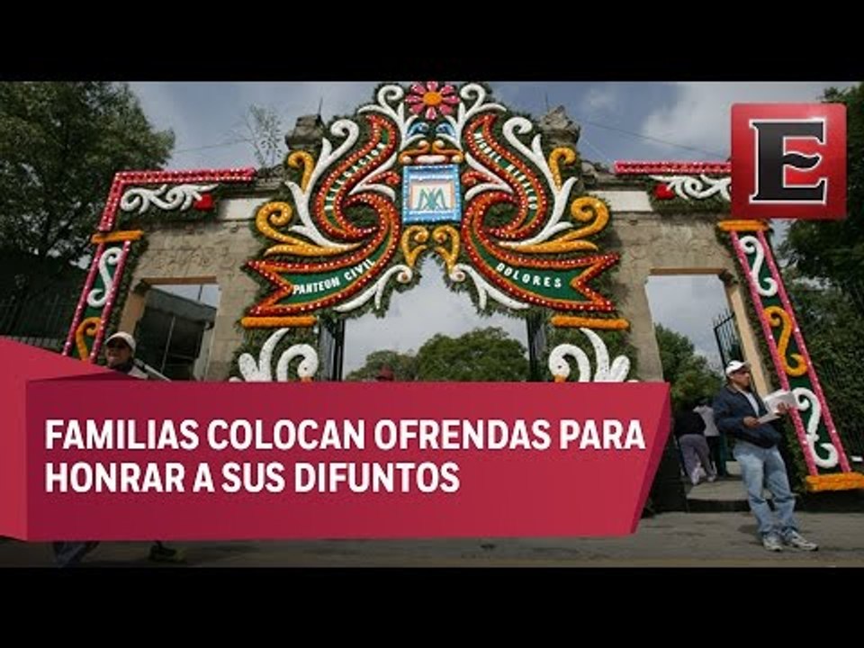 Capitalinos asisten al Panteón  Dolores por el Día de Muertos