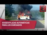 Estudiantes incendian vehículos en Michoacán