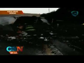 Vuelca tráiler en la México-Querétaro; muere el conductor