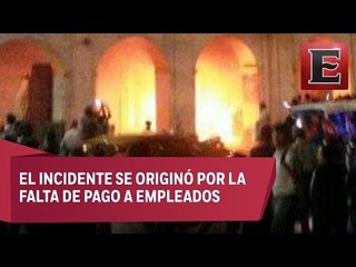 Queman la puerta del palacio municipal de Juchitán, Oaxaca
