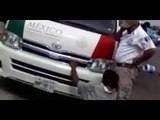 VIDEO: Elementos de migración en Querétaro golpean a un migrante discapacitado