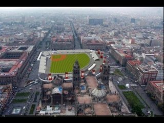 Retiran campo de beisbol en el Zócalo capitalino