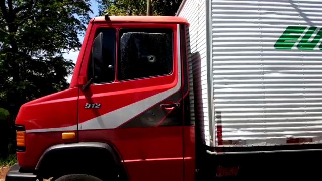 Caminhão com marcas de tiros é encontrado na PR-486
