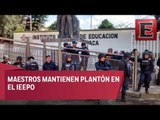 Maestros mantienen plantón en instalaciones del IEEPO en Oaxaca