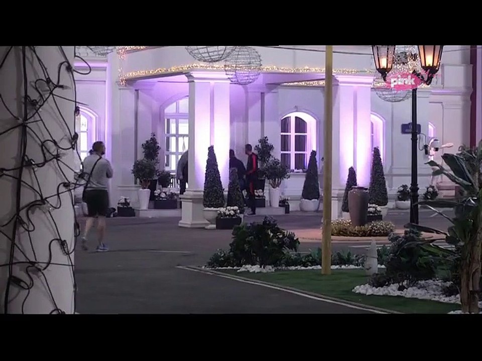 STANIJA DIVLJALA ZBOG VLADIJE