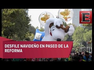 Paseo de la Reforma se llena de colores con el desfile navideño