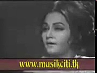 Aye Putar Hatan tey Nai Wikdey - Noor Jehan - YouTube