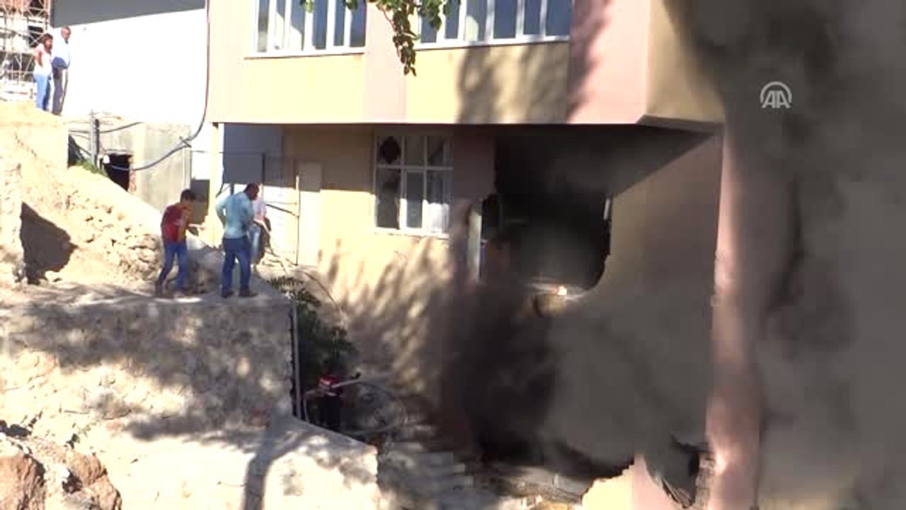 Adıyaman'da Akaryakıt İstasyonunun Deposunda Yangın