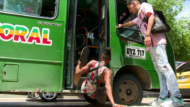 مغني راب فنزويلي يدهش الكولومبيين بمهارات لم تعرقلها الإعاقة