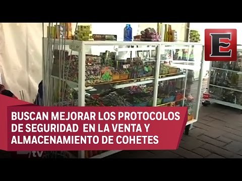 En Amecameca venden cohetes en vitrinas blindadas