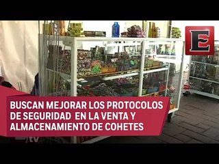 En Amecameca venden cohetes en vitrinas blindadas