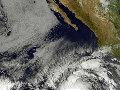 Huracán 'Carlos' se aleja de costas mexicanas
