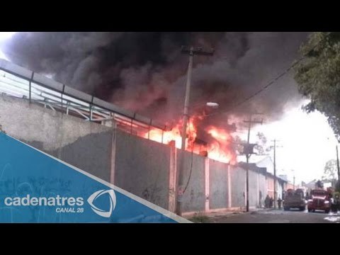 Se incendia fábrica de plásticos en zona industrial de Xalostoc