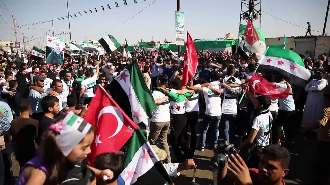 تظاهرة في بلدة اورم الكبرى ضد نظام الرئيس السوري بشار الأسد