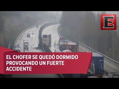 Chofer de autobús en China se queda dormido y provoca choque