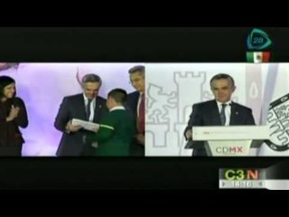 Más de tres mil tabletas gratuitas a alumnos de secundaria en el DF