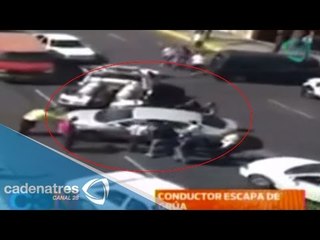 ¡De película! Conductor logra burlar a policías para no ser enganchado por una grúa