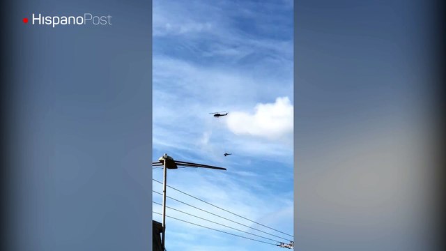 En Alaska utilizan helicópteros para transportar a aviones de un sitio a otro