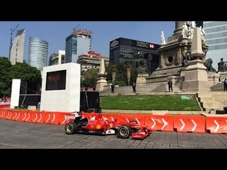 Rugen los motores de Ferrari en Paseo de la Reforma