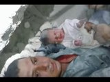 ¡Milagro en medio de la guerra! Rescatan a bebé entre los escombros en Siria