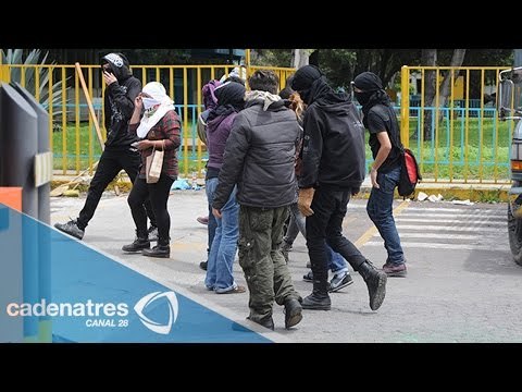 Chocan porros y estudiantes del CCH Vallejo