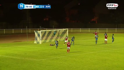 Belle percée sur le côté droit