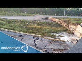 Cerrada la carretera Cancún-Playa del Carmen por enorme socavón