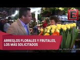 Capitalinos compran flores a mamás en el mercado de Jamaica