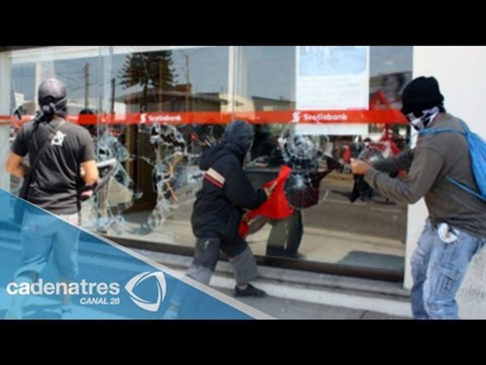 Encapuchados causan destrozos en Oaxaca durante marcha 2 de octubre