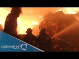 Incendio en Ixtapaluca consume bodegas de algodón