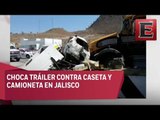 Tres lesionados tras choque entre trailer y camioneta en Jalisco