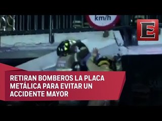 Se desprende estructura metálica de puente peatonal en Iztacalco