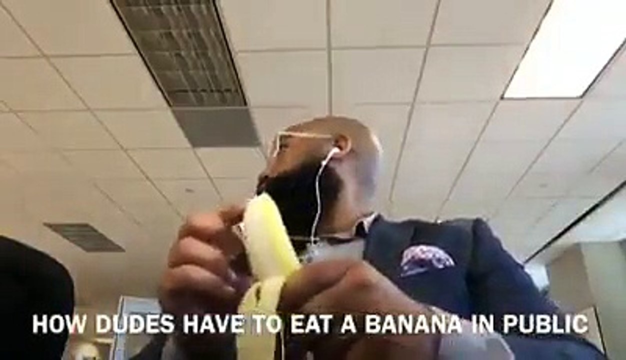 How real men eat a banana in public