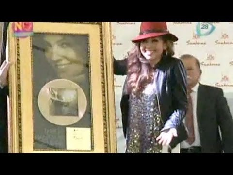 No lo Cuentes. Thalía enloquece a sus fans en firma de autógrafos