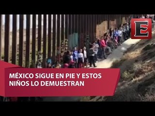 Niños cantan "Cielito lindo" desde el muro fronterizo
