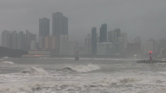 태풍 '콩레이' 통영 상륙...부산·울산 통과할 듯 / YTN