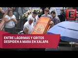 Familiares y amigos dan último adiós a Mara Castilla