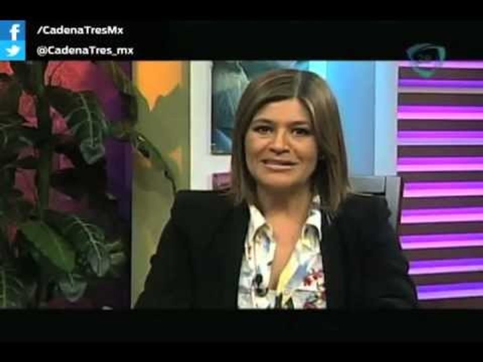 La Sobremesa. Niño impresionado con los atribut...