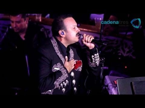 Pepe Aguilar canta con acompañado con sus hijos / Pepe Aguilar sings with their children