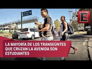 Por falta de puentes, capitalinos cruzan arriesgadamente la zona de Periférico y Cuemanco