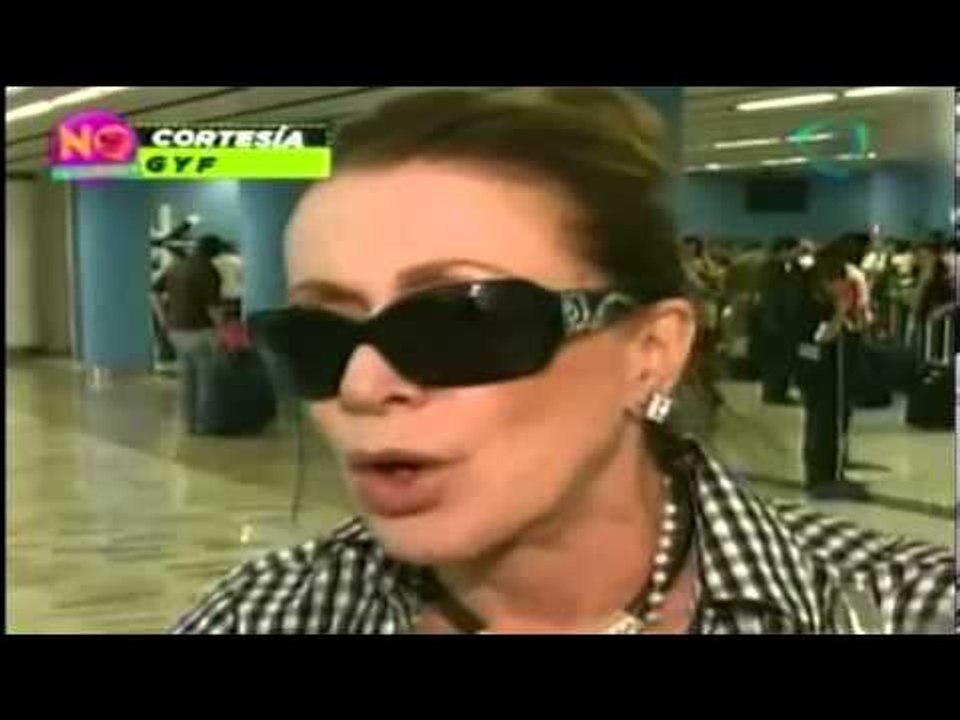 Laura Zapata arremeta contra sus hermanas / Laura Zapata lunges at her sisters