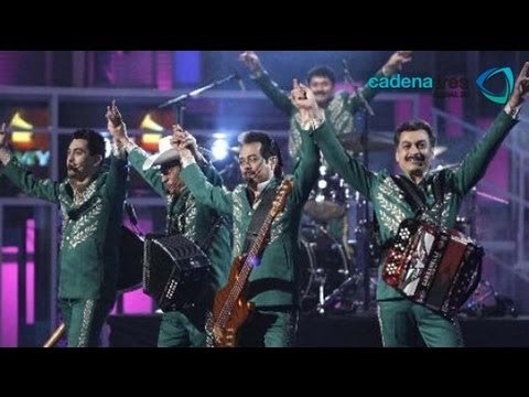 Los Tigres del Norte cantan en el Anfiteatro Gibson / Los Tigres del Norte sing in USA