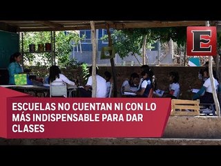 Estudiantes de Nayarit estudian en aulas de cartón y plástico