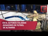 Fuerte choque de tren y autobús deja dos muertos en Jalisco