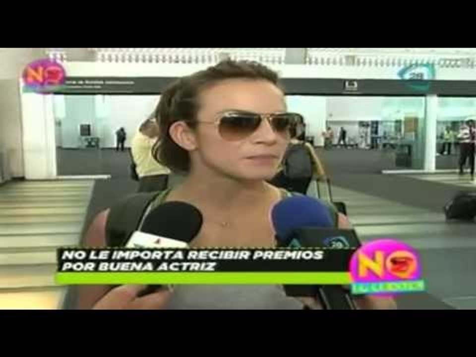Niega a dar detalles de su película Silvia Navarro / Silvia refuses to give details of her movie