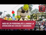 Acapulqueños disfrutan Navidad con en desfile de globos